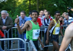 Haile-auf-dem-Weg-zum-Start